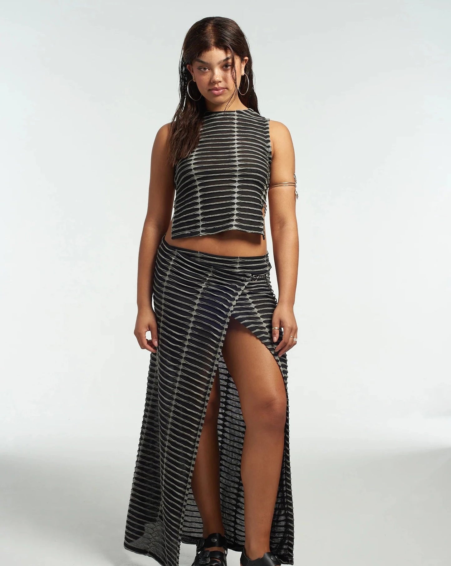 Fracture Top With Chain Ragged Jeans