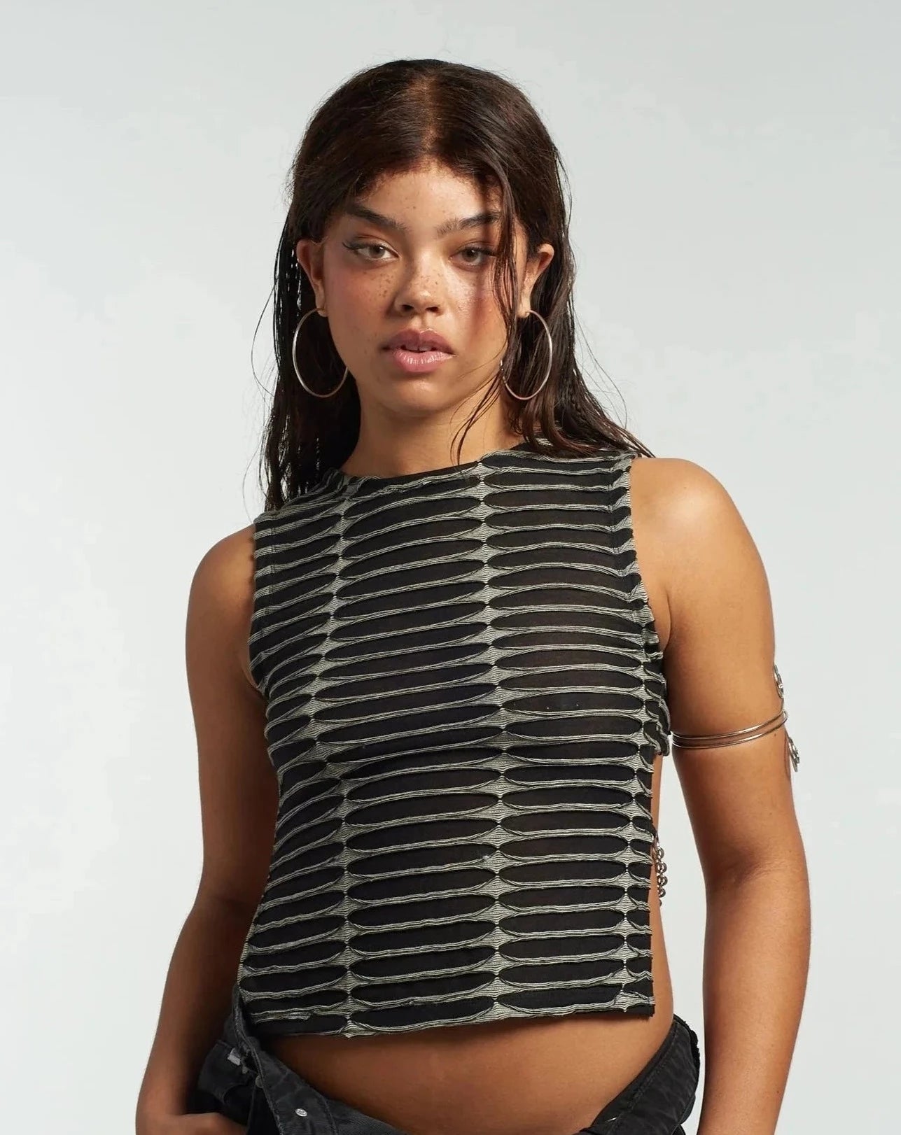 Fracture Top With Chain Ragged Jeans