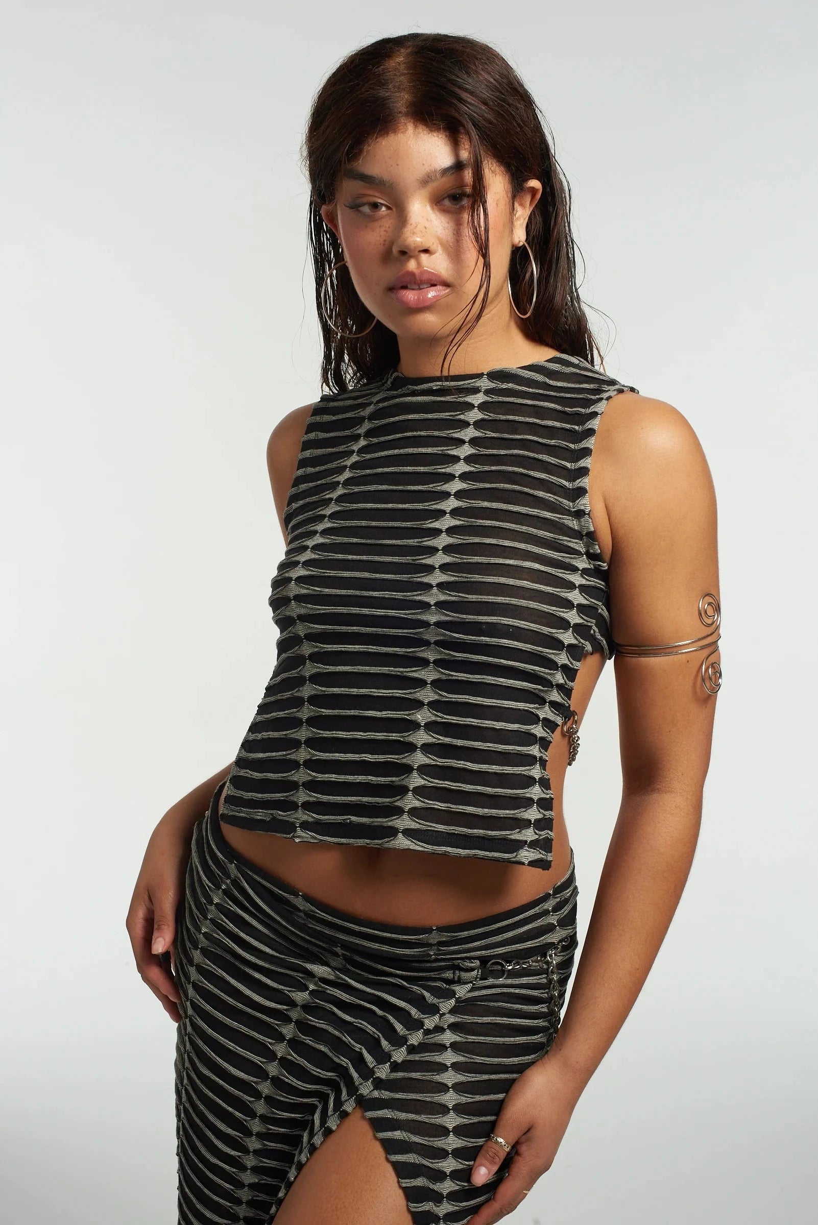 Fracture Top With Chain Ragged Jeans