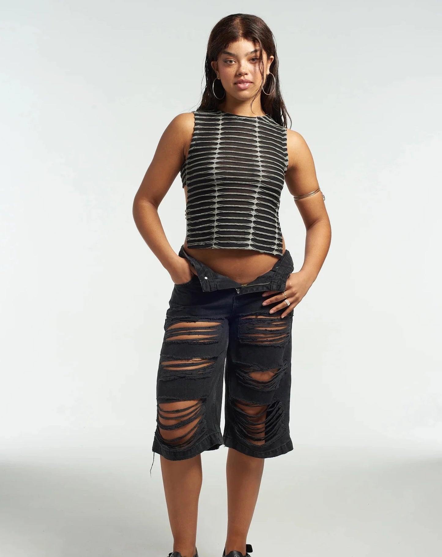Fracture Top With Chain Ragged Jeans